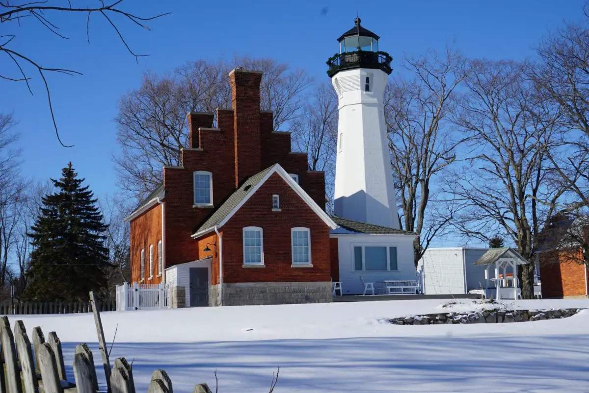 Film Review: “To Keep the Light” – Women Lighthouse Keepers
