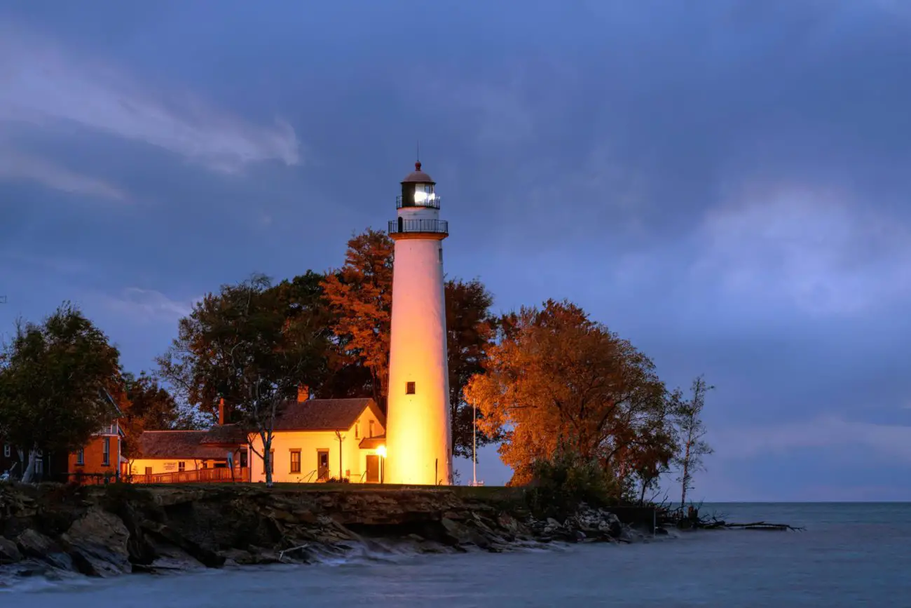 Live, Explore, and Volunteer As Assistant Lighthouse Keeper In 1 of Michigan’s Acclaimed Lighthouses