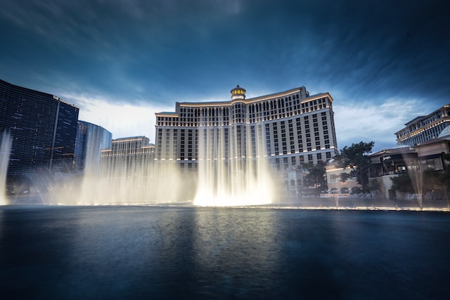 The Fountain in front of the Bellagio hotel. - things to do in Las Vagas