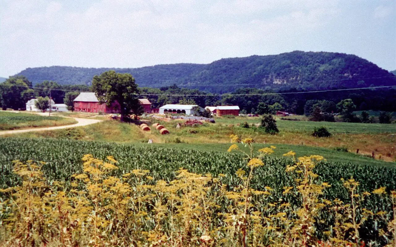 Historic Bluff Country Scenic Byway - Field and Bluff Lands