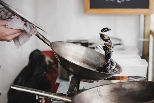 Cooking mussels
