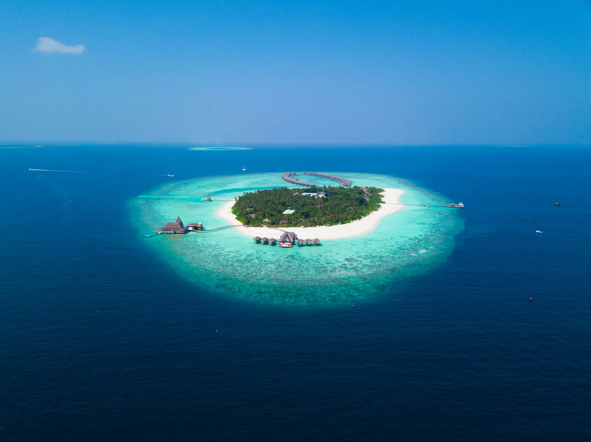 Tropical Island Resorts – 6 Webcams Of Beautiful Island Paradises To Put On Your Bucket List